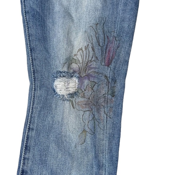 Blank NYC Women’s Goin Digital Floral Distressed Ankle Jean - Picture 3 of 8